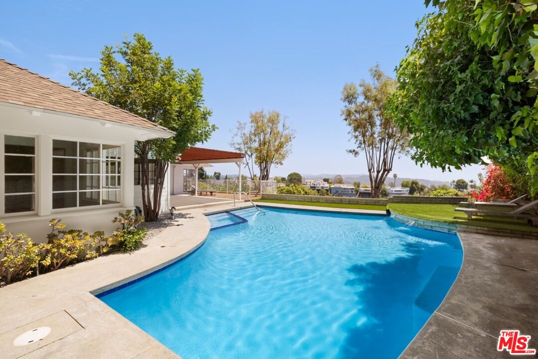2120 Linda Flora Dr