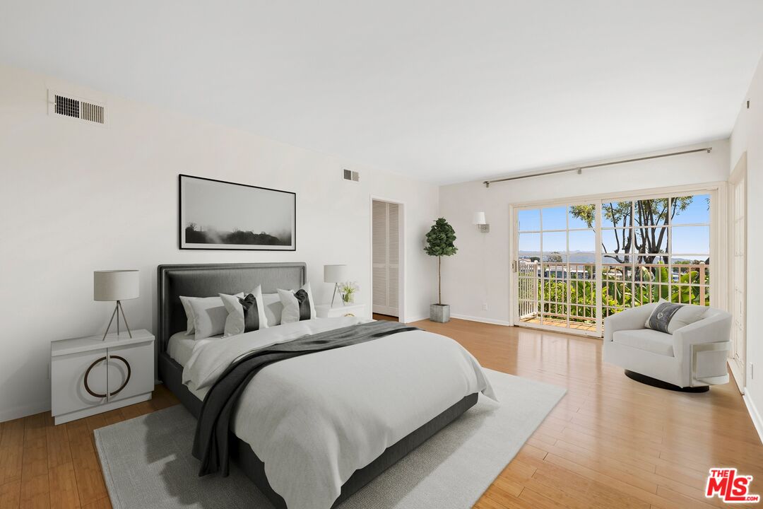 2120 Linda Flora Dr