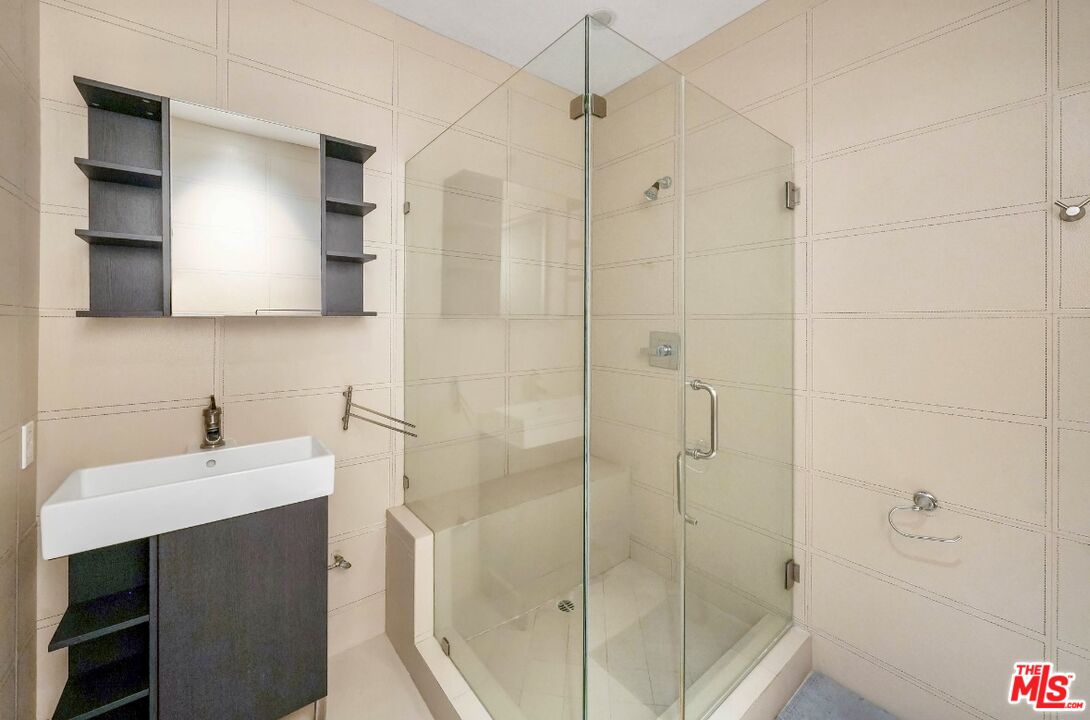 825 S Le Doux Rd Unit: 303