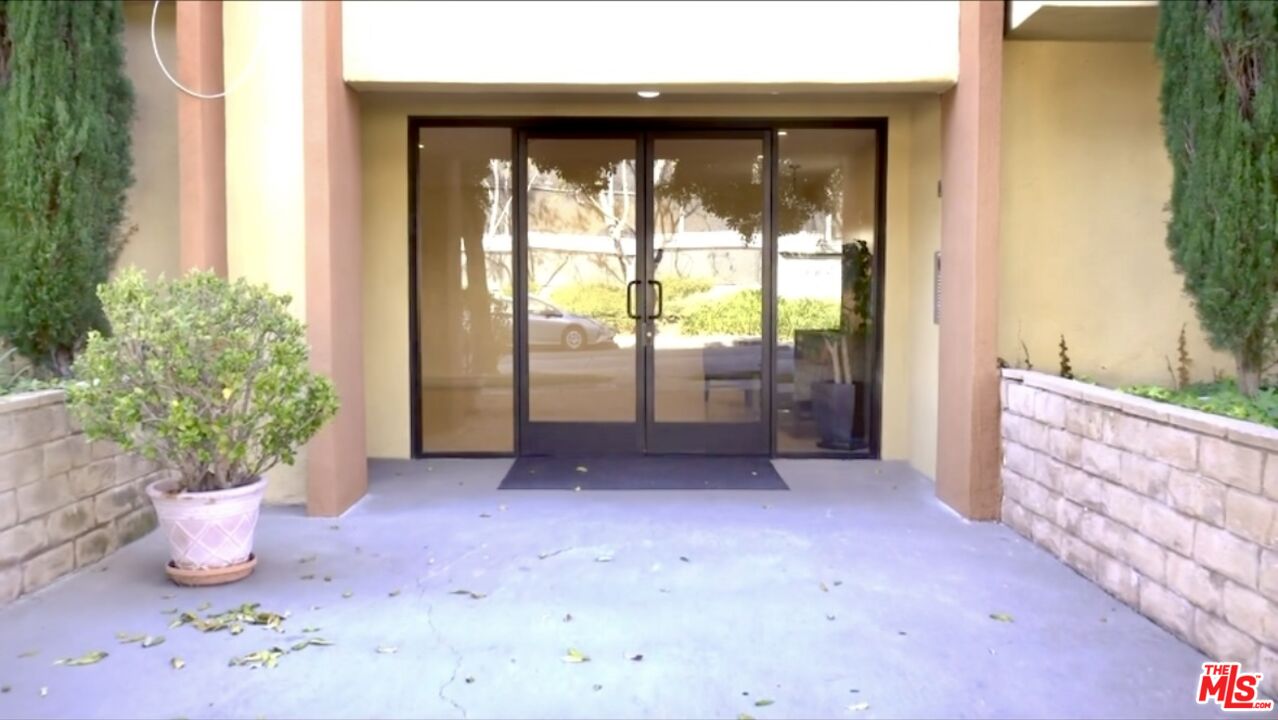 825 S Le Doux Rd Unit: 303