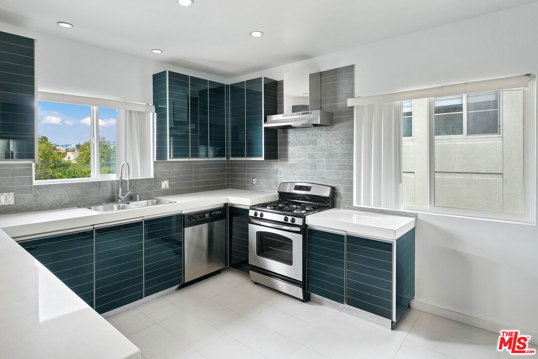 825 S Le Doux Rd Unit: 303