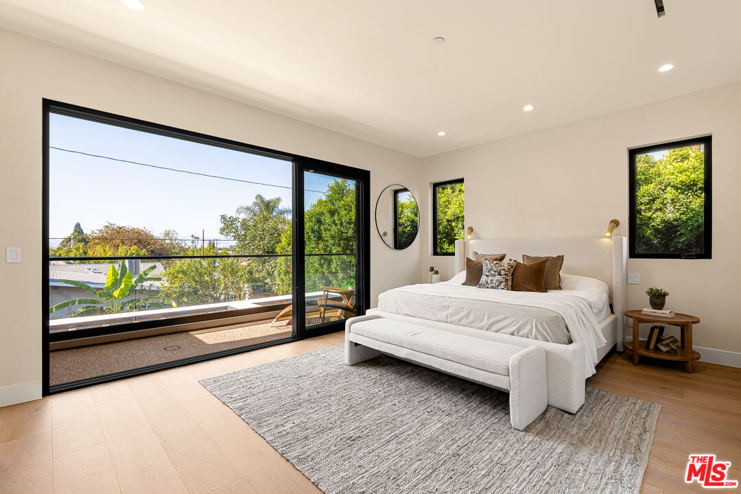 17811 Collins St
