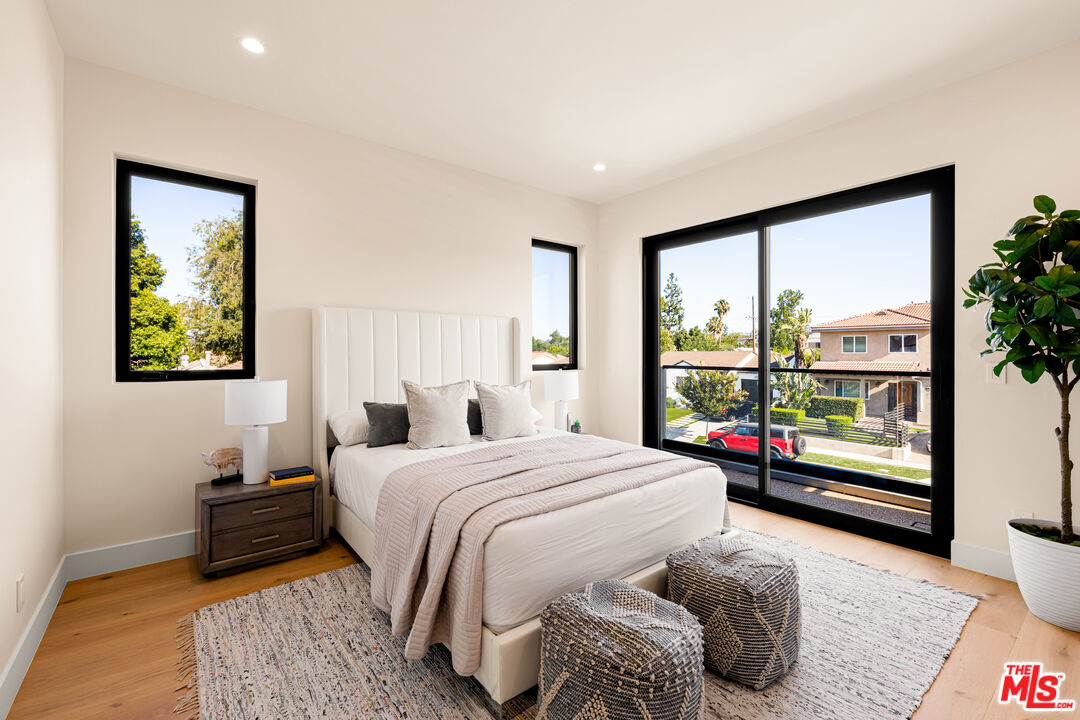 17811 Collins St