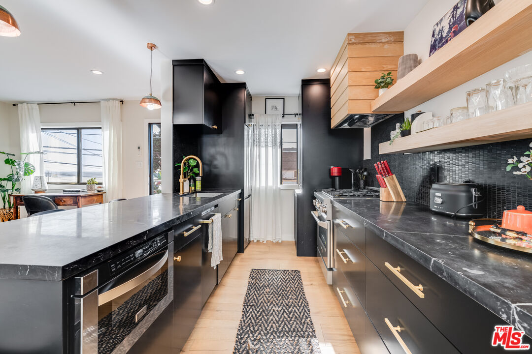 17 Sunset Ave Unit: 4