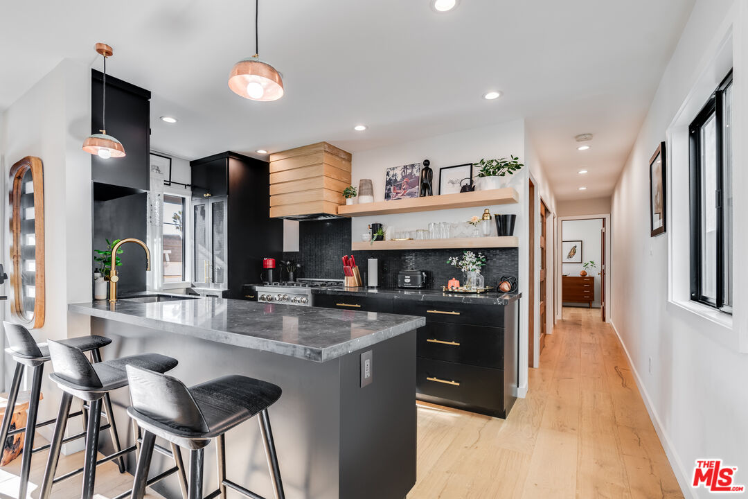 17 Sunset Ave Unit: 4