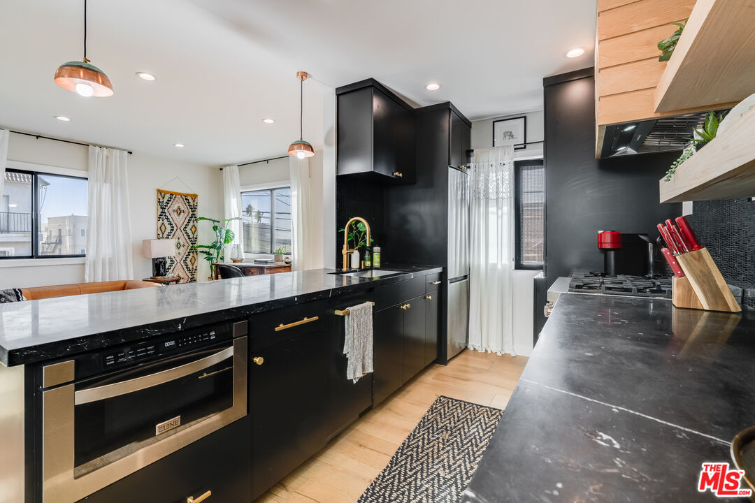 17 Sunset Ave Unit: 4
