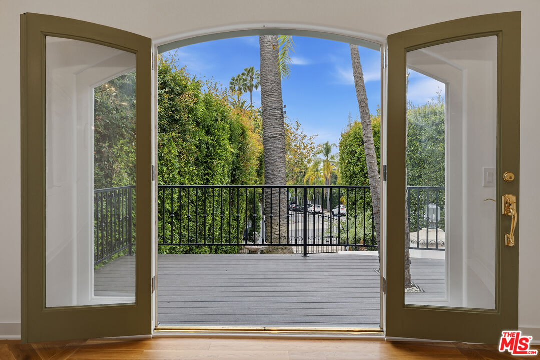 1200 N Doheny Dr