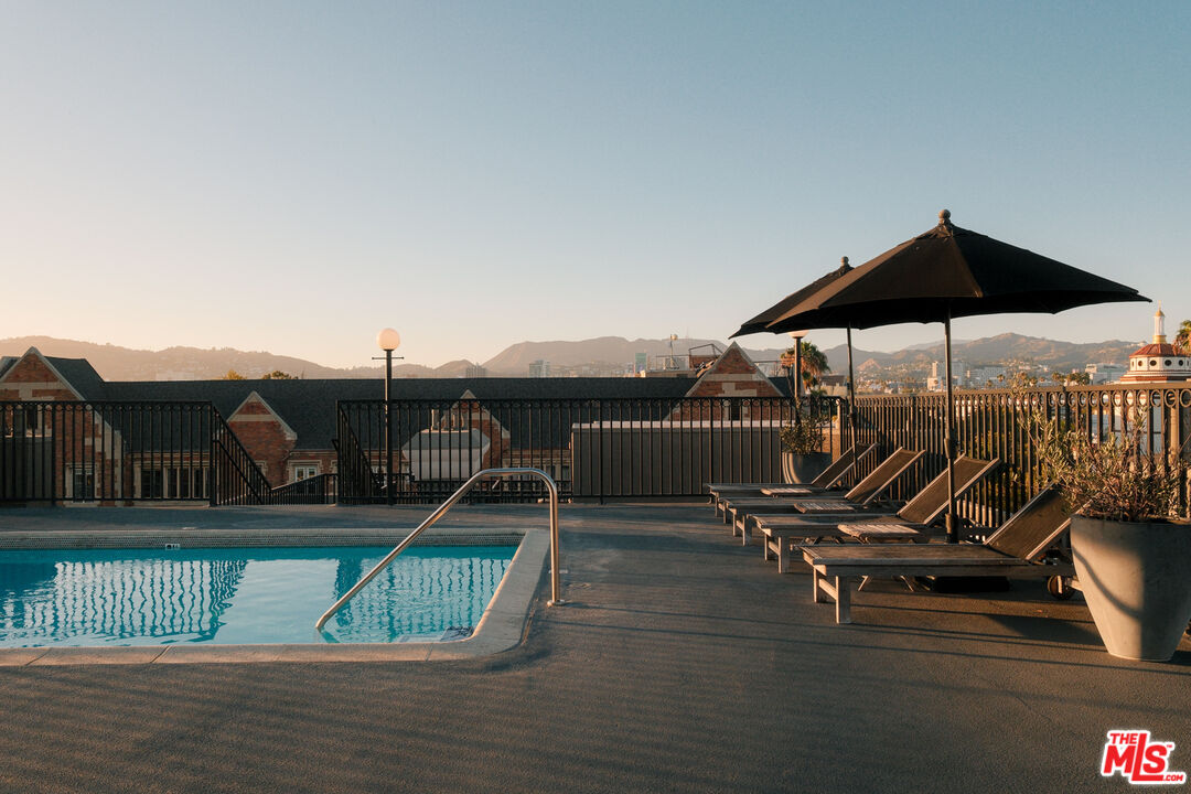 585 N Rossmore Ave Unit: 508