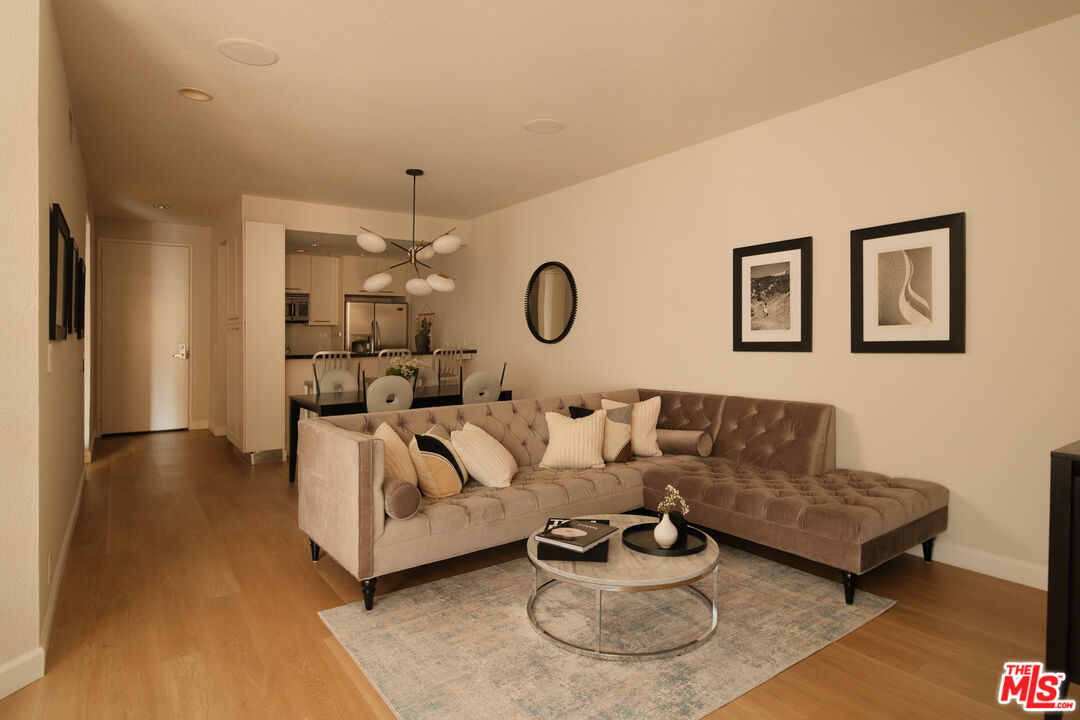 585 N Rossmore Ave Unit: 508