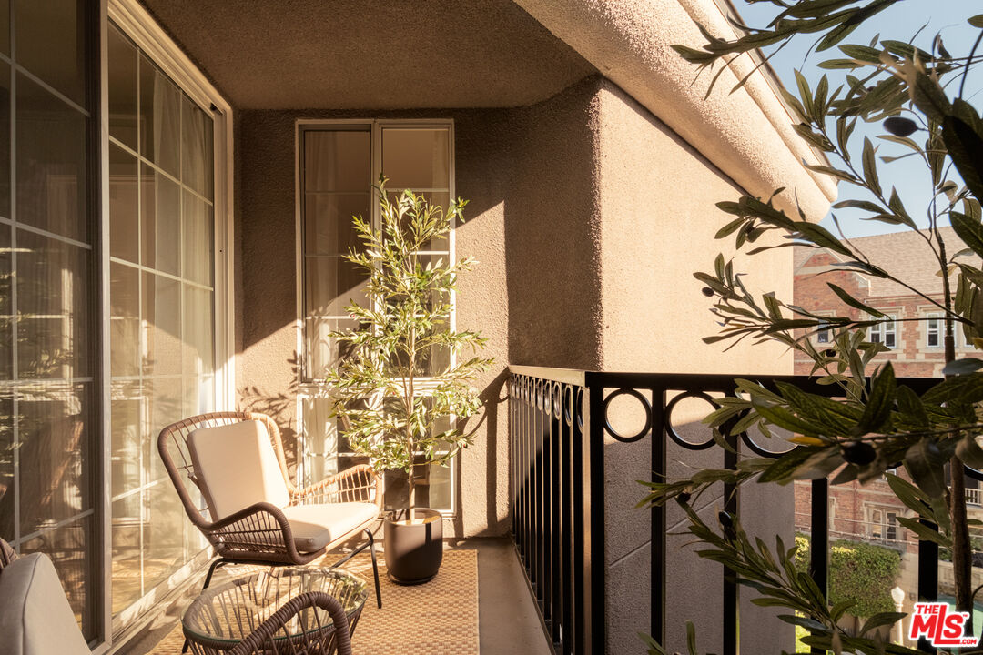 585 N Rossmore Ave Unit: 508