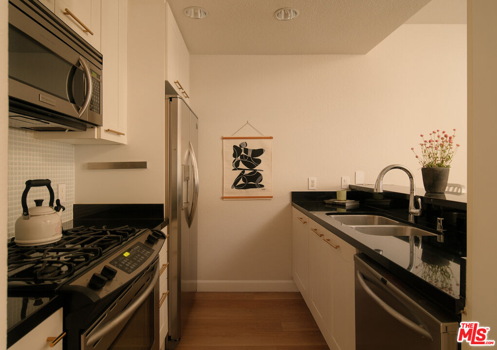 585 N Rossmore Ave Unit: 508