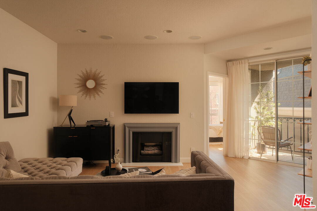 585 N Rossmore Ave Unit: 508