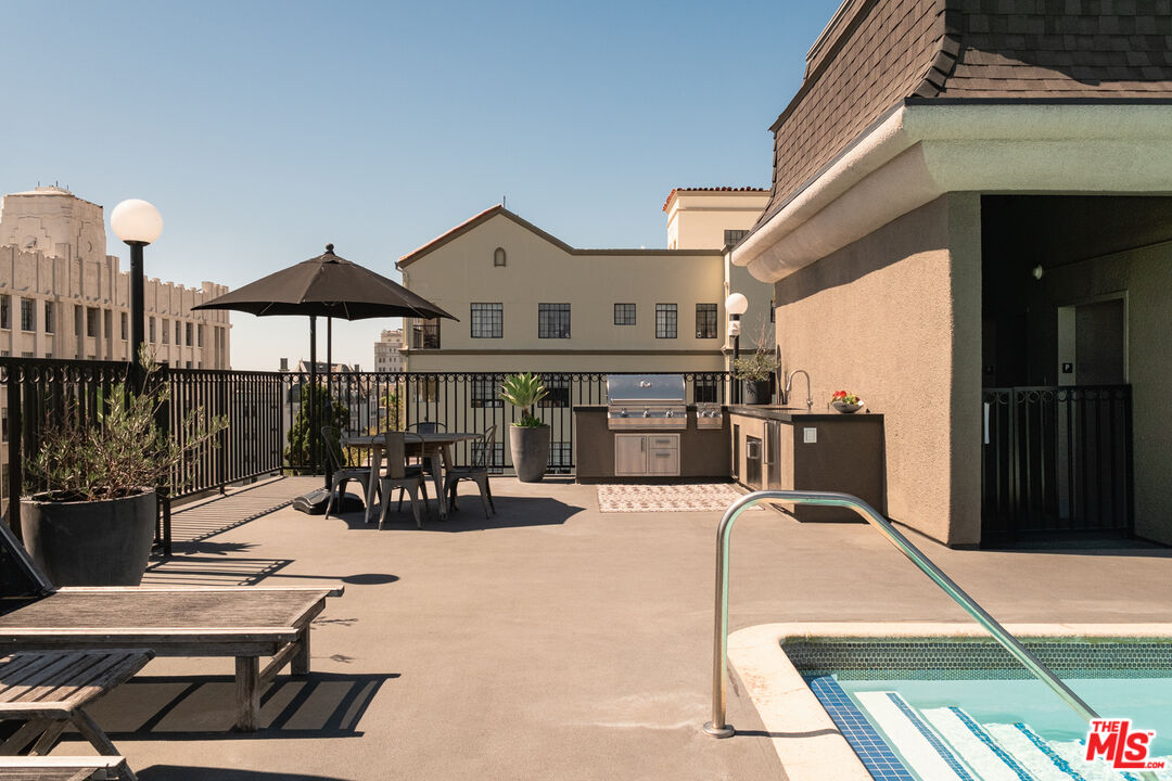 585 N Rossmore Ave Unit: 508