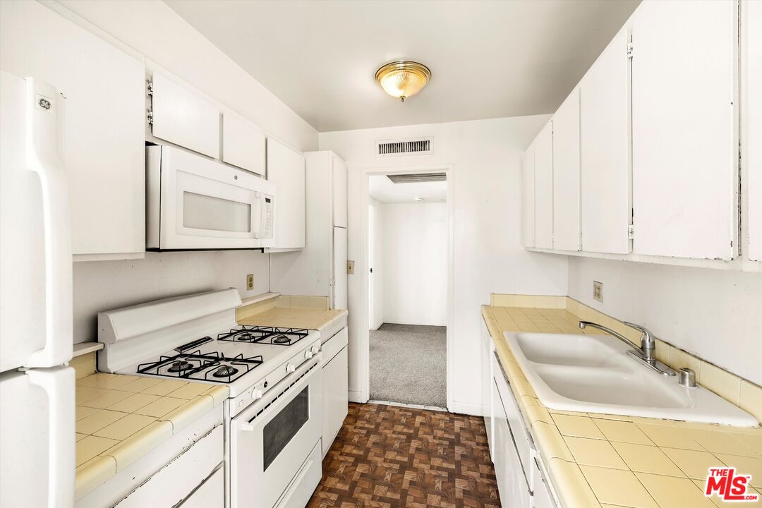 800 W 1st St Unit: 908