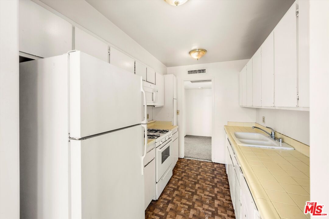 800 W 1st St Unit: 908