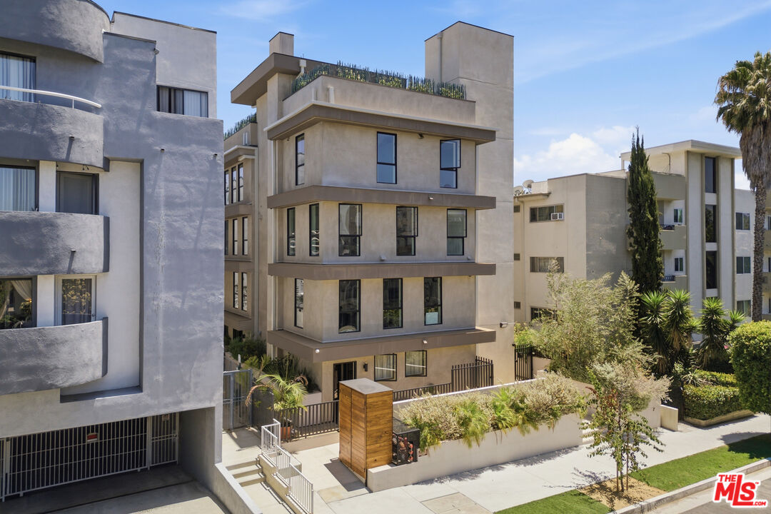 1434 N Poinsettia Pl Unit: 102