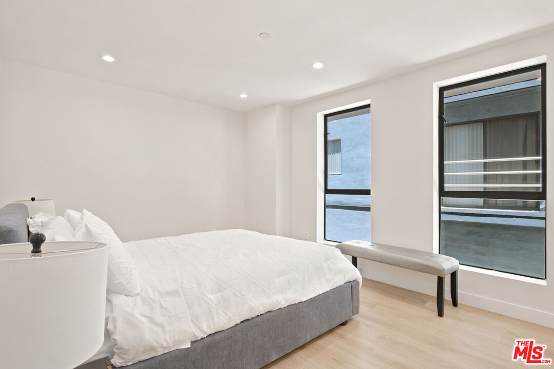 1434 N Poinsettia Pl Unit: 102