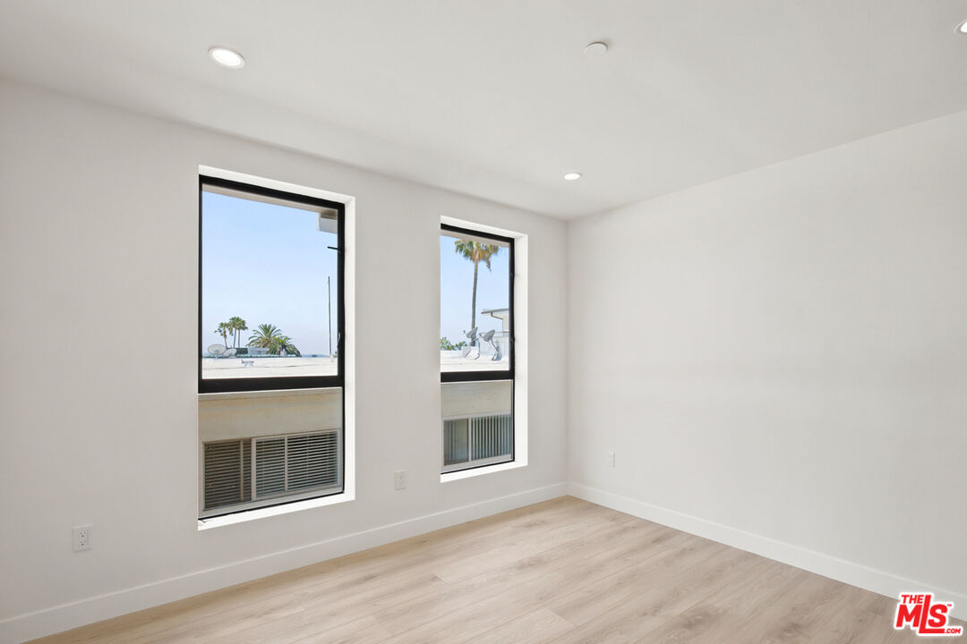 1434 N Poinsettia Pl Unit: 102