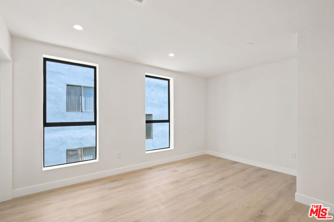 1434 N Poinsettia Pl Unit: 102
