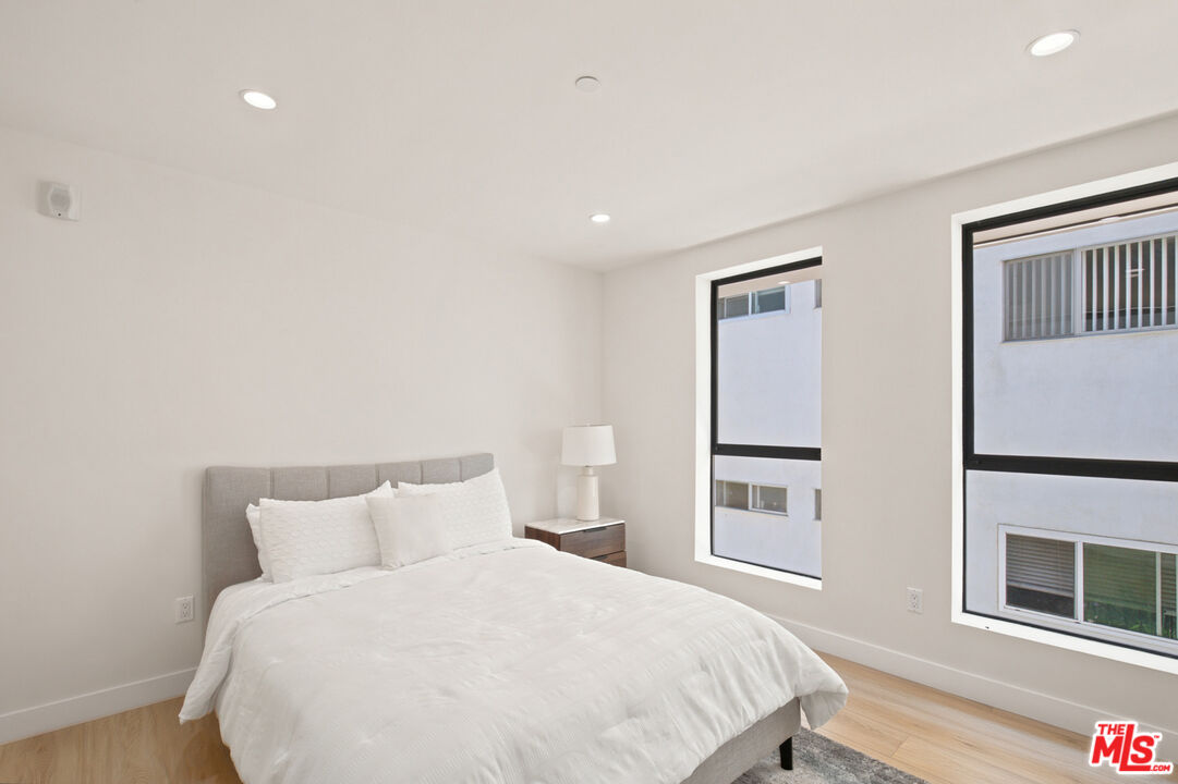 1434 N Poinsettia Pl Unit: 102