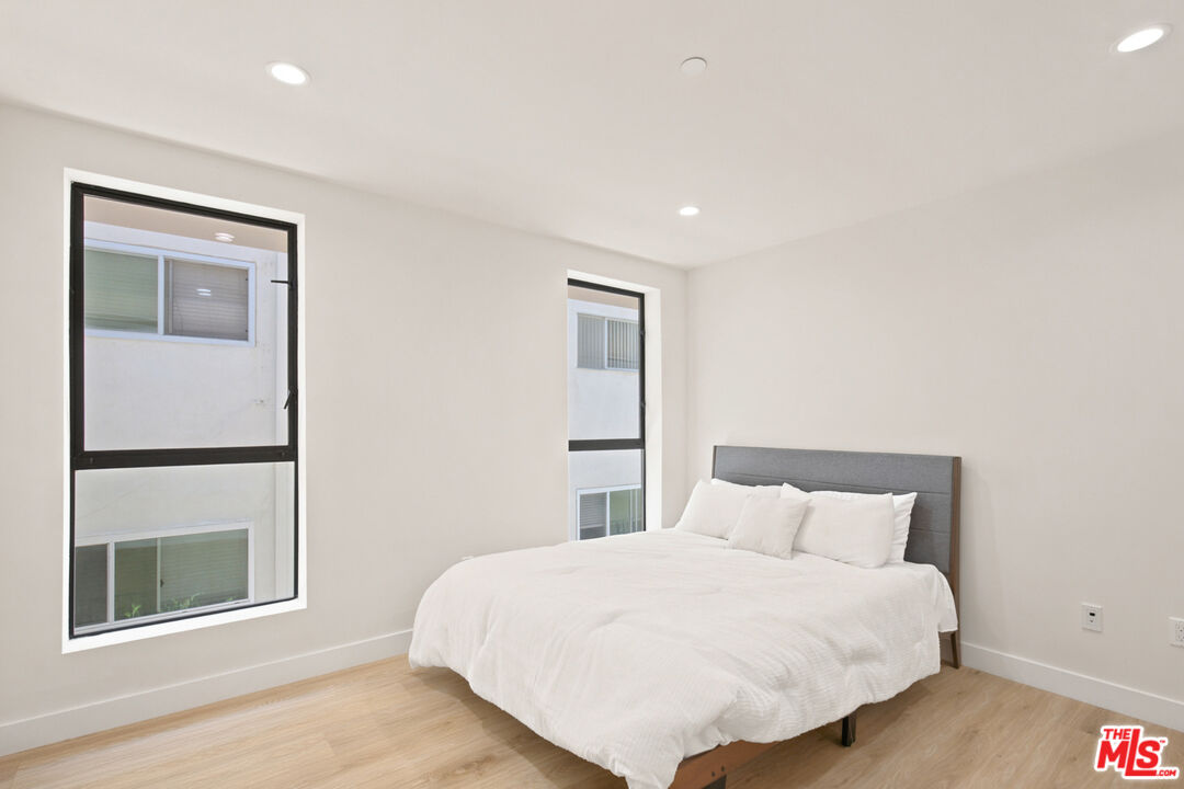 1434 N Poinsettia Pl Unit: 102