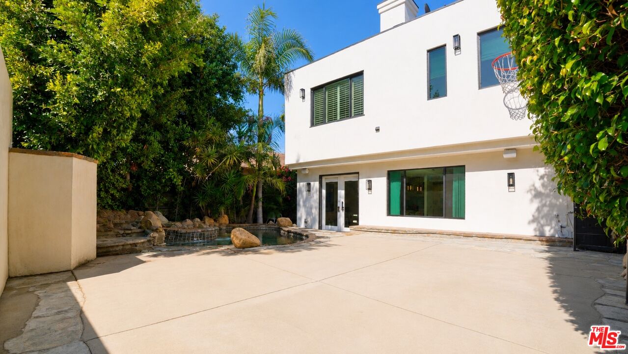 447 S Almont Dr