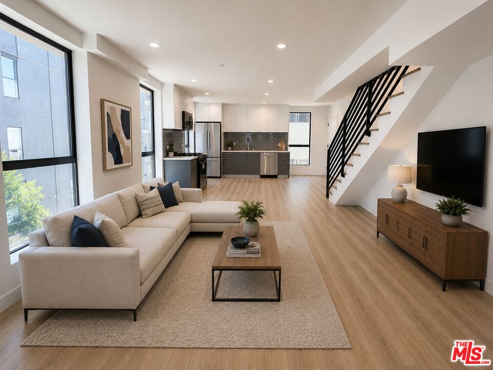 1434 N Poinsettia Pl Unit: 307