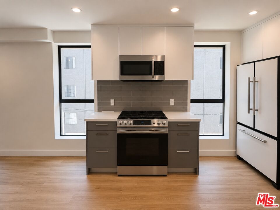 1434 N Poinsettia Pl Unit: 307