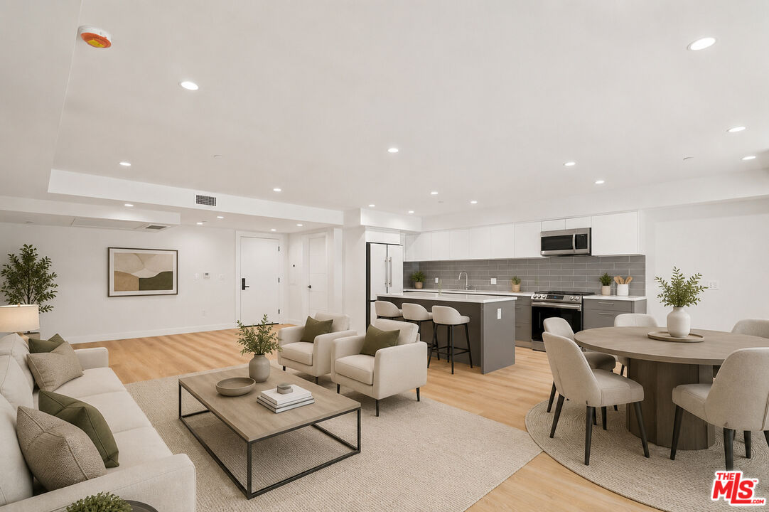 1434 N Poinsettia Pl Unit: 306
