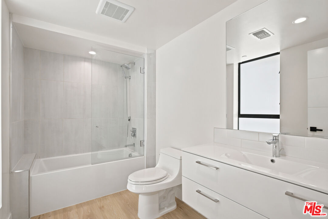 1434 N Poinsettia Pl Unit: 306