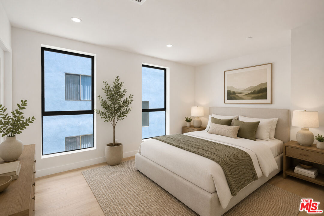 1434 N Poinsettia Pl Unit: 306