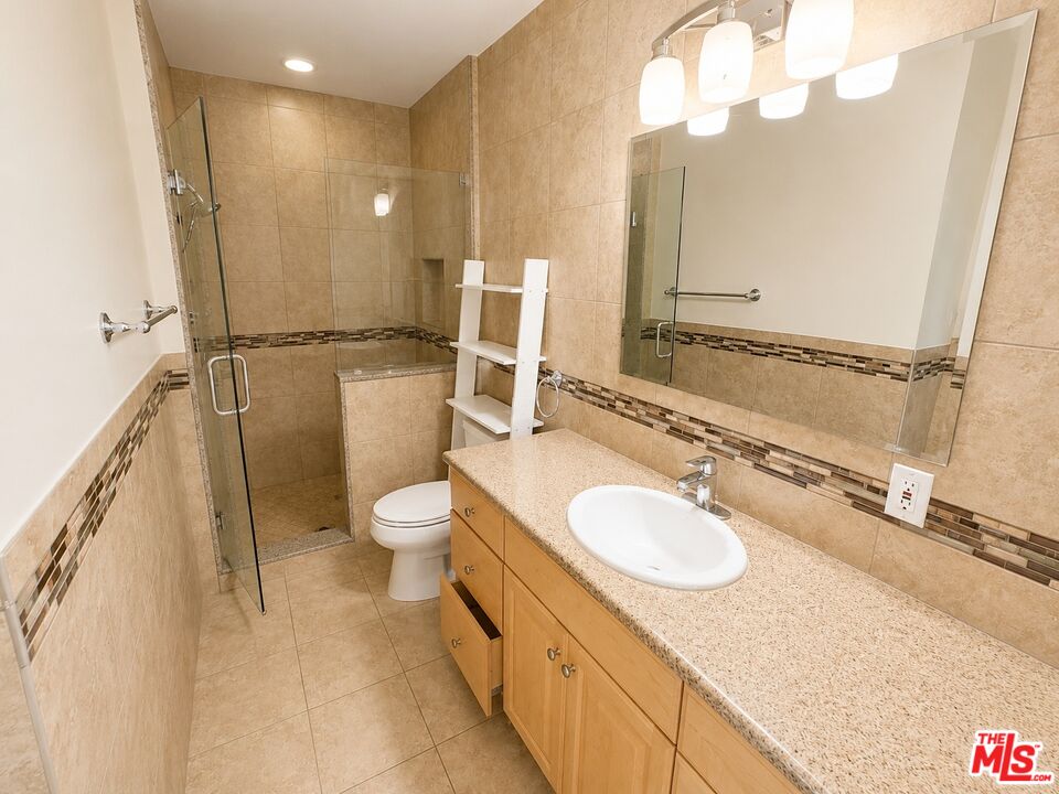447 S Palm Dr Unit: 6