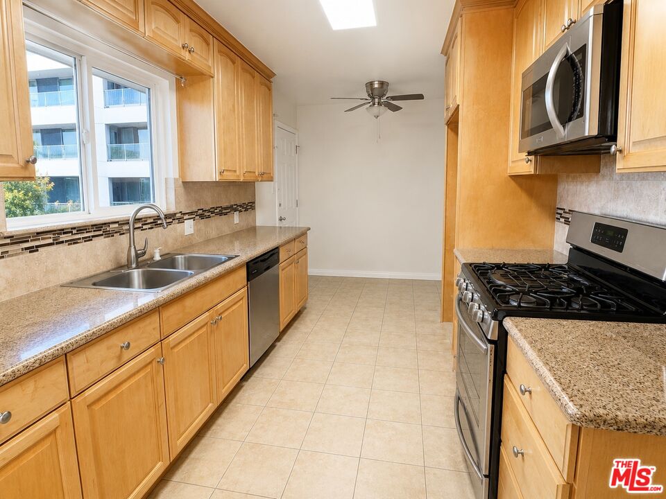 447 S Palm Dr Unit: 6