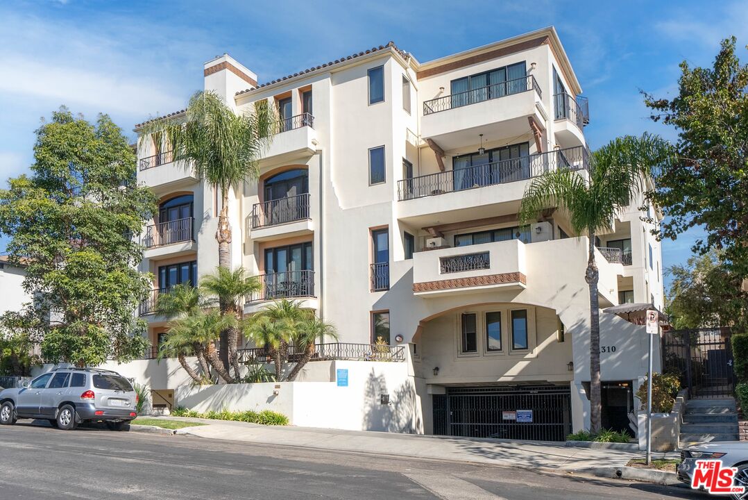1310 Armacost Ave Unit: 401