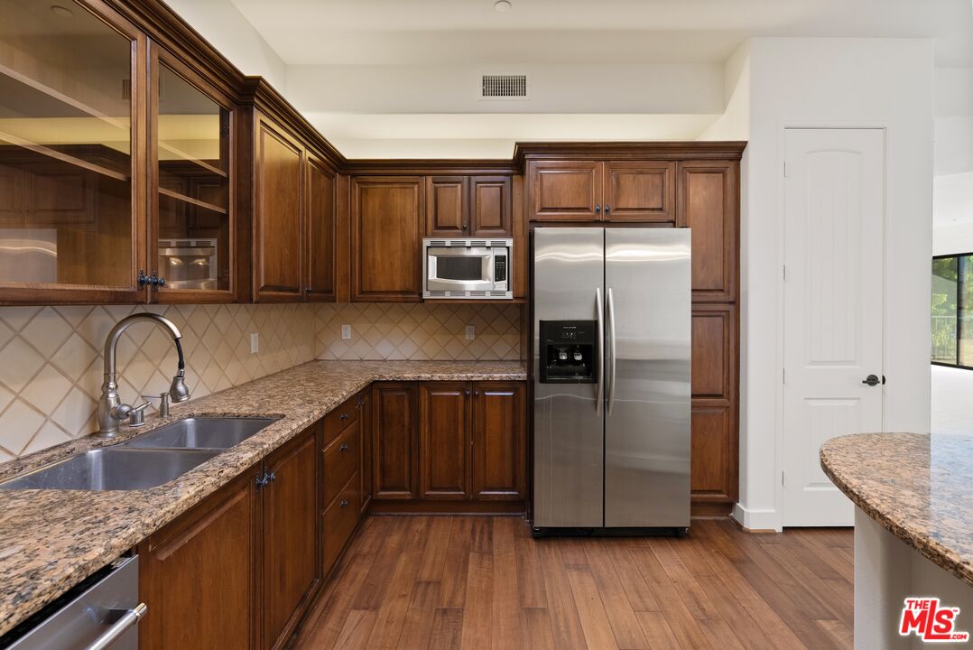 1310 Armacost Ave Unit: 401