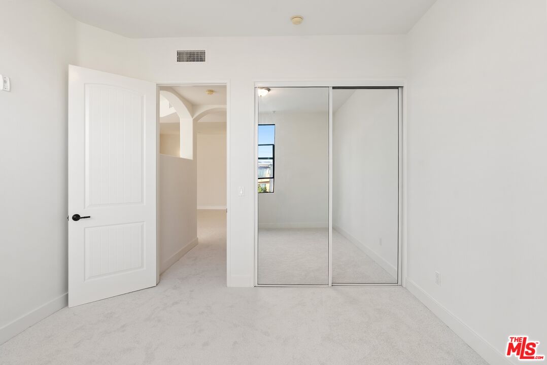 1310 Armacost Ave Unit: 401