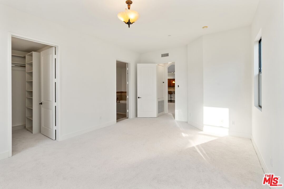 1310 Armacost Ave Unit: 401