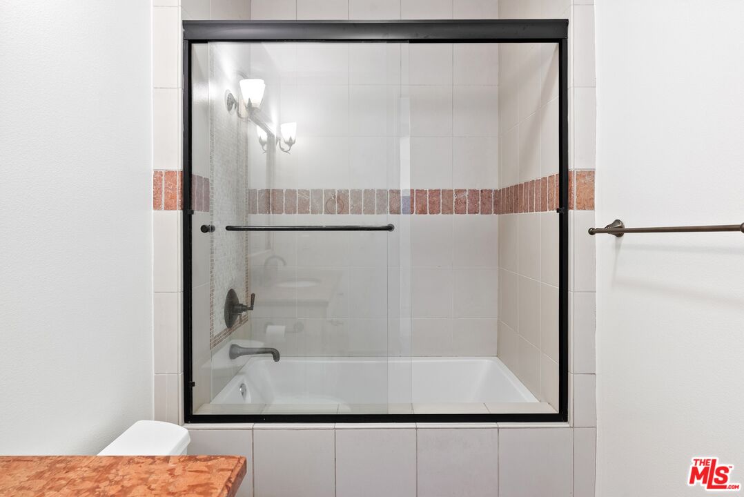 1310 Armacost Ave Unit: 401