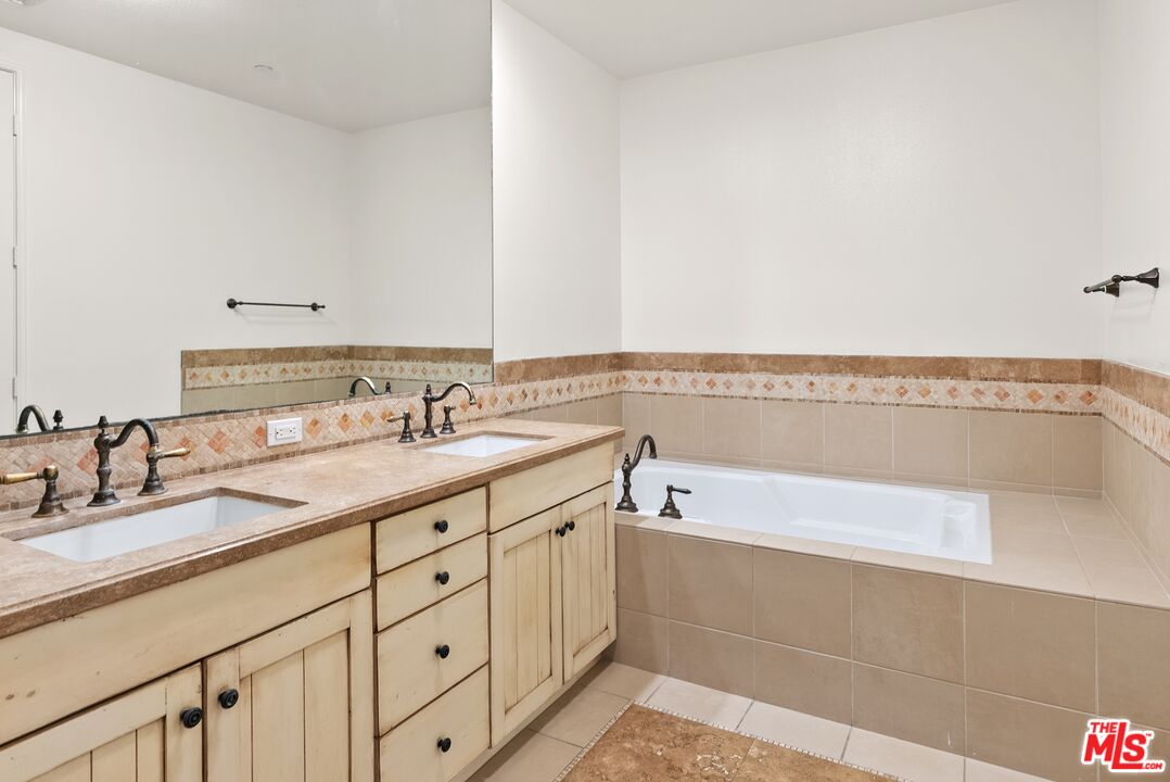 1310 Armacost Ave Unit: 401