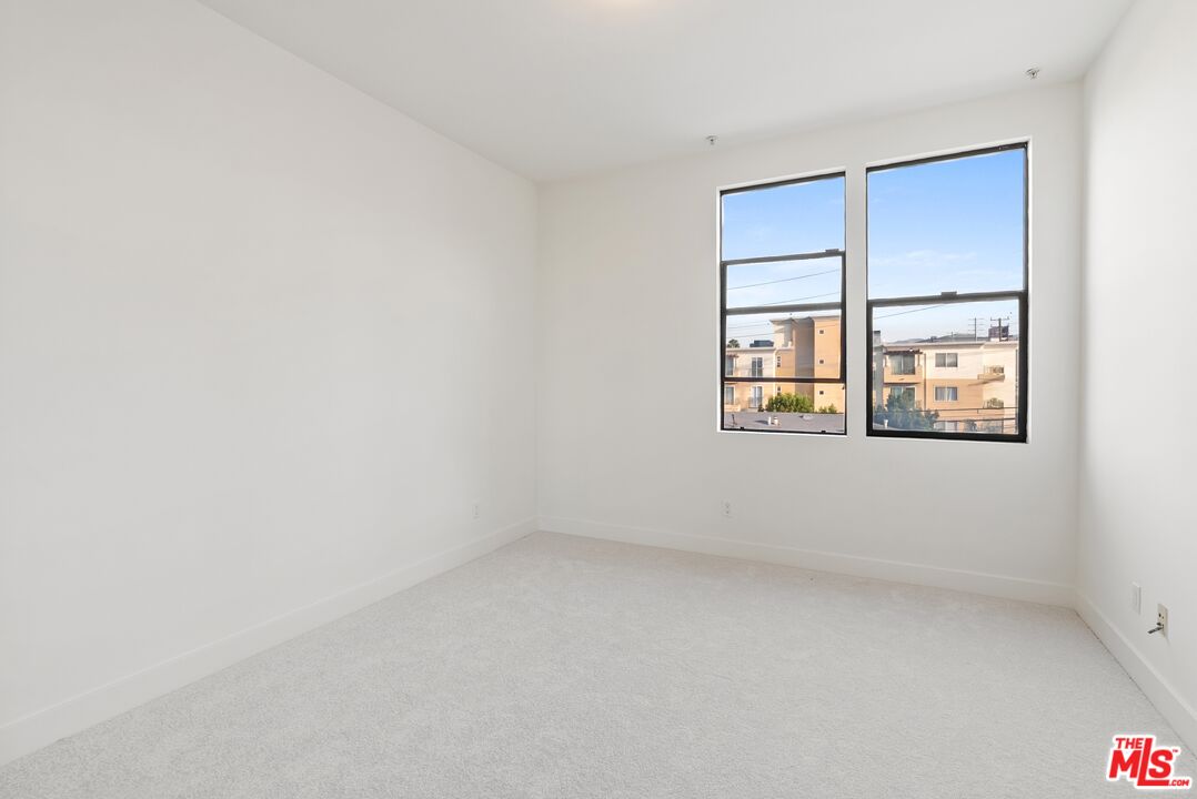 1310 Armacost Ave Unit: 401