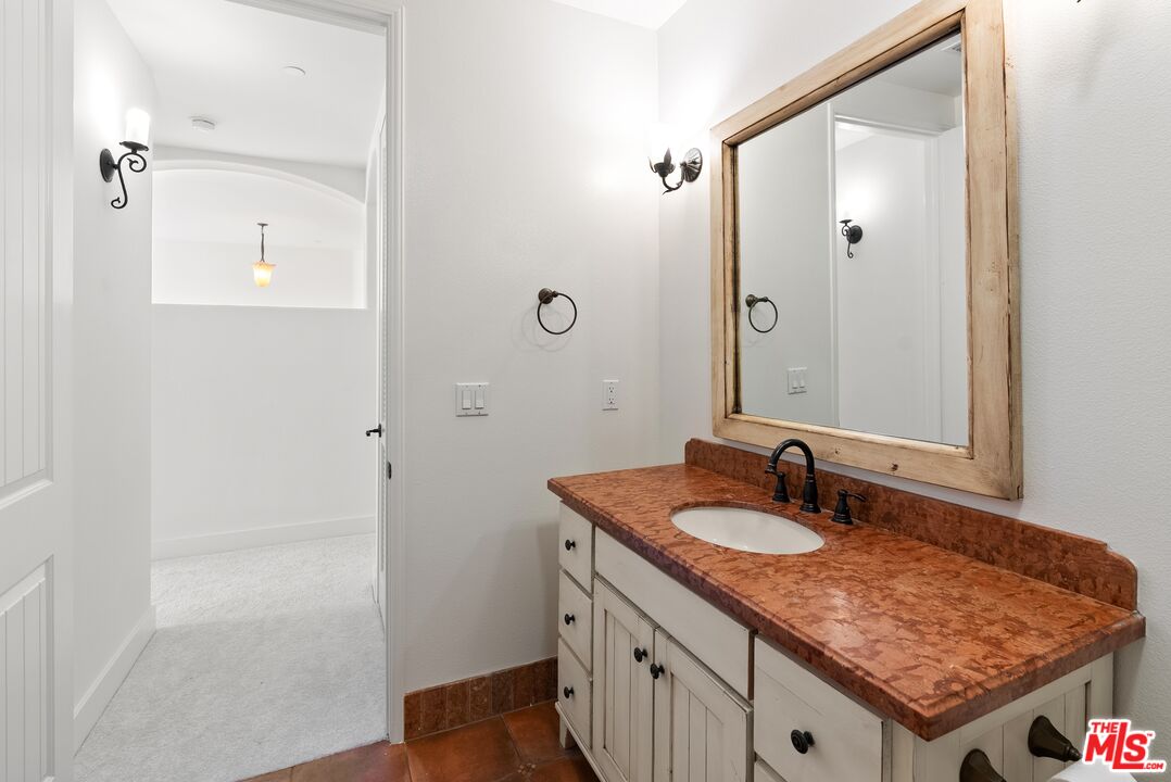 1310 Armacost Ave Unit: 401