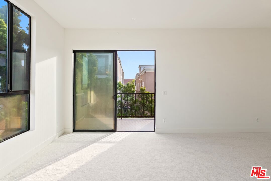 1310 Armacost Ave Unit: 401