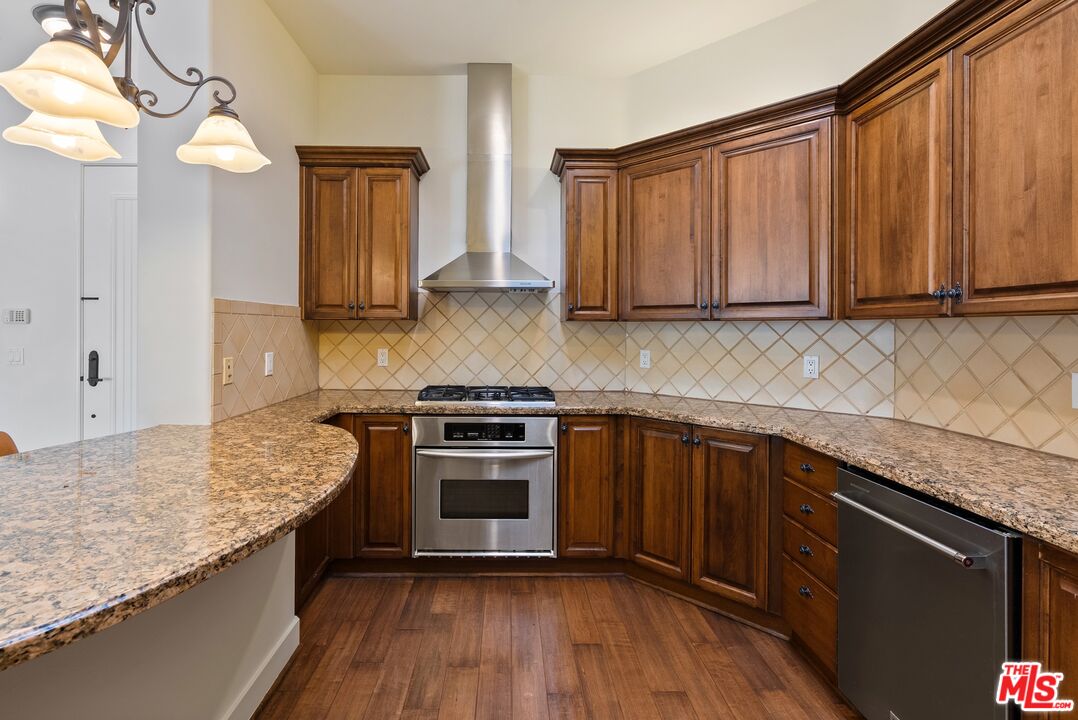 1310 Armacost Ave Unit: 401