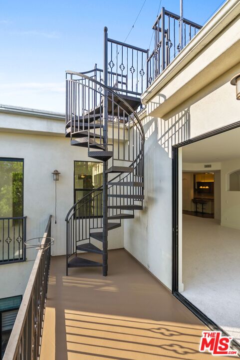 1310 Armacost Ave Unit: 401