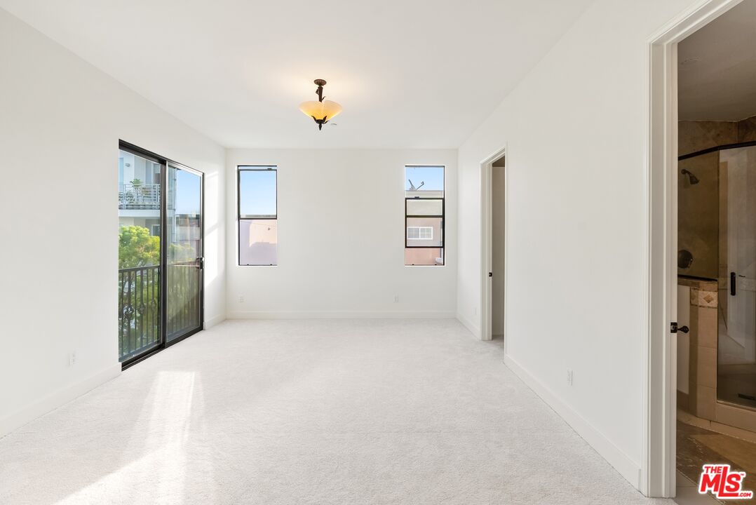 1310 Armacost Ave Unit: 401