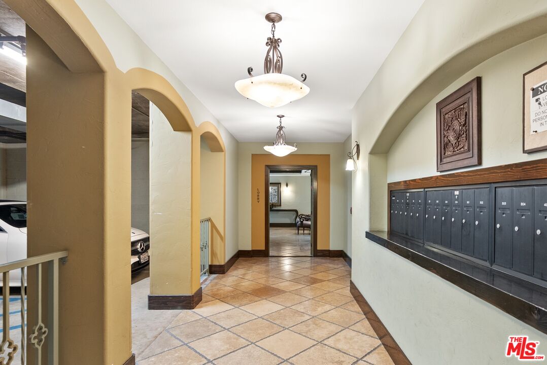 1310 Armacost Ave Unit: 401