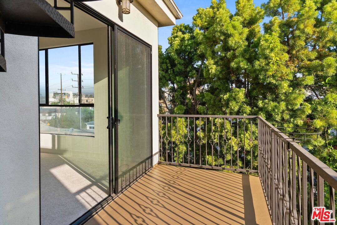 1310 Armacost Ave Unit: 401
