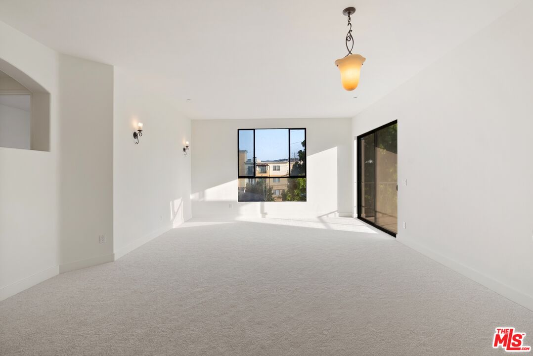 1310 Armacost Ave Unit: 401