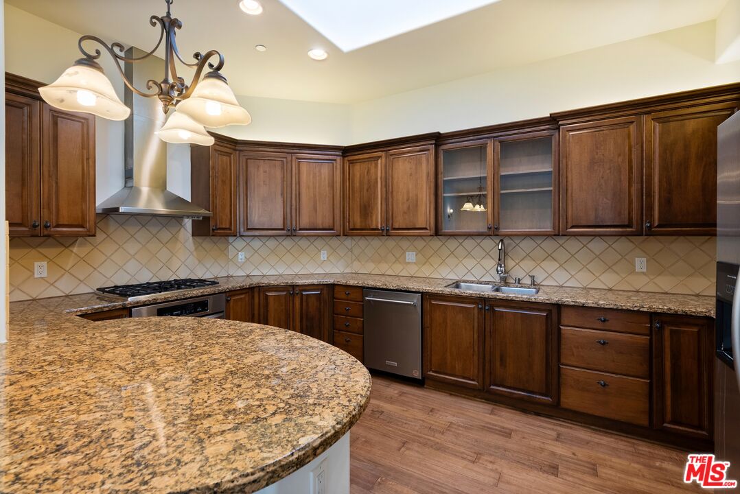 1310 Armacost Ave Unit: 401