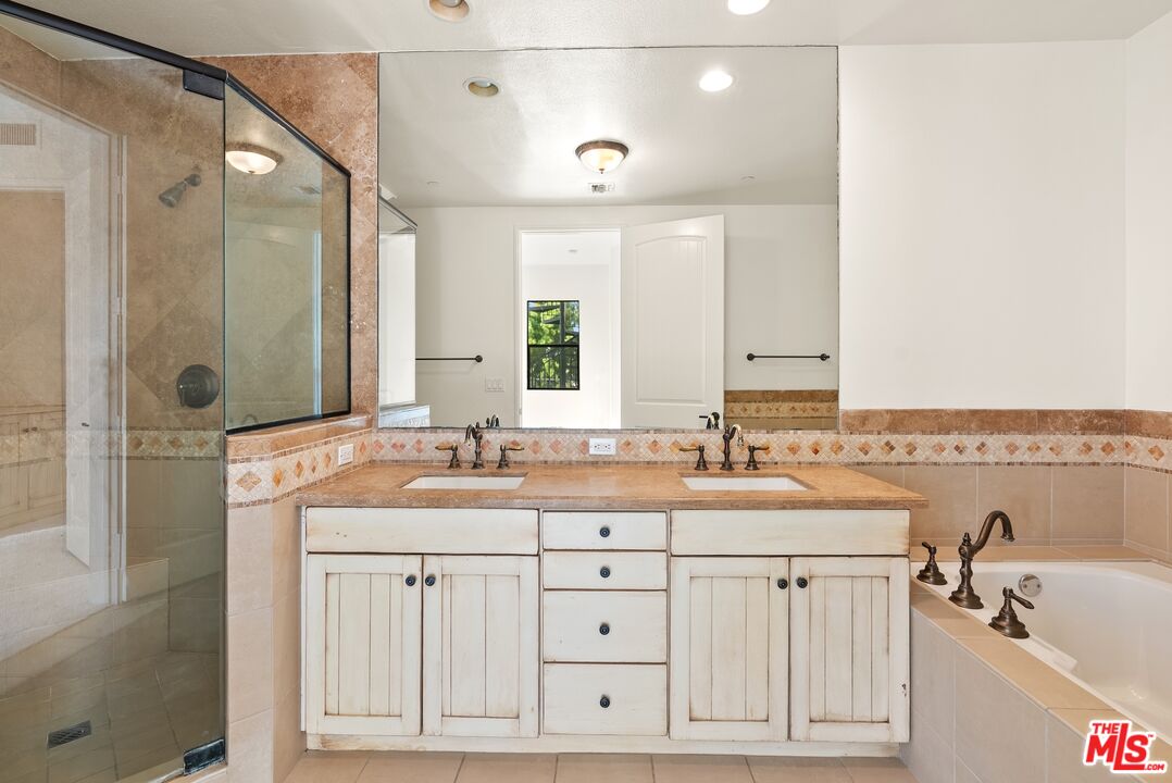 1310 Armacost Ave Unit: 401
